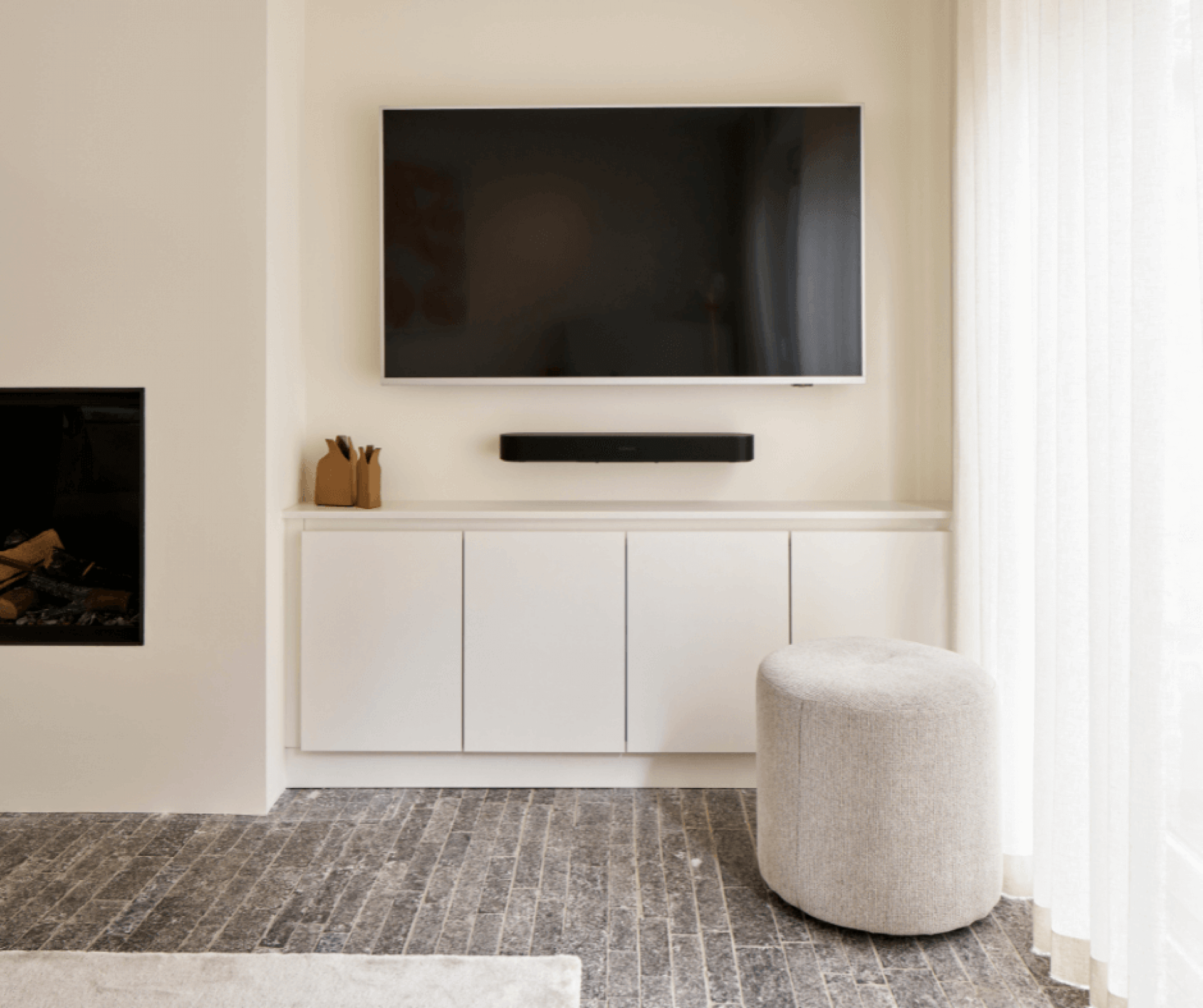 Meuble TV sur mesure en couleur Front White avec liste de prise