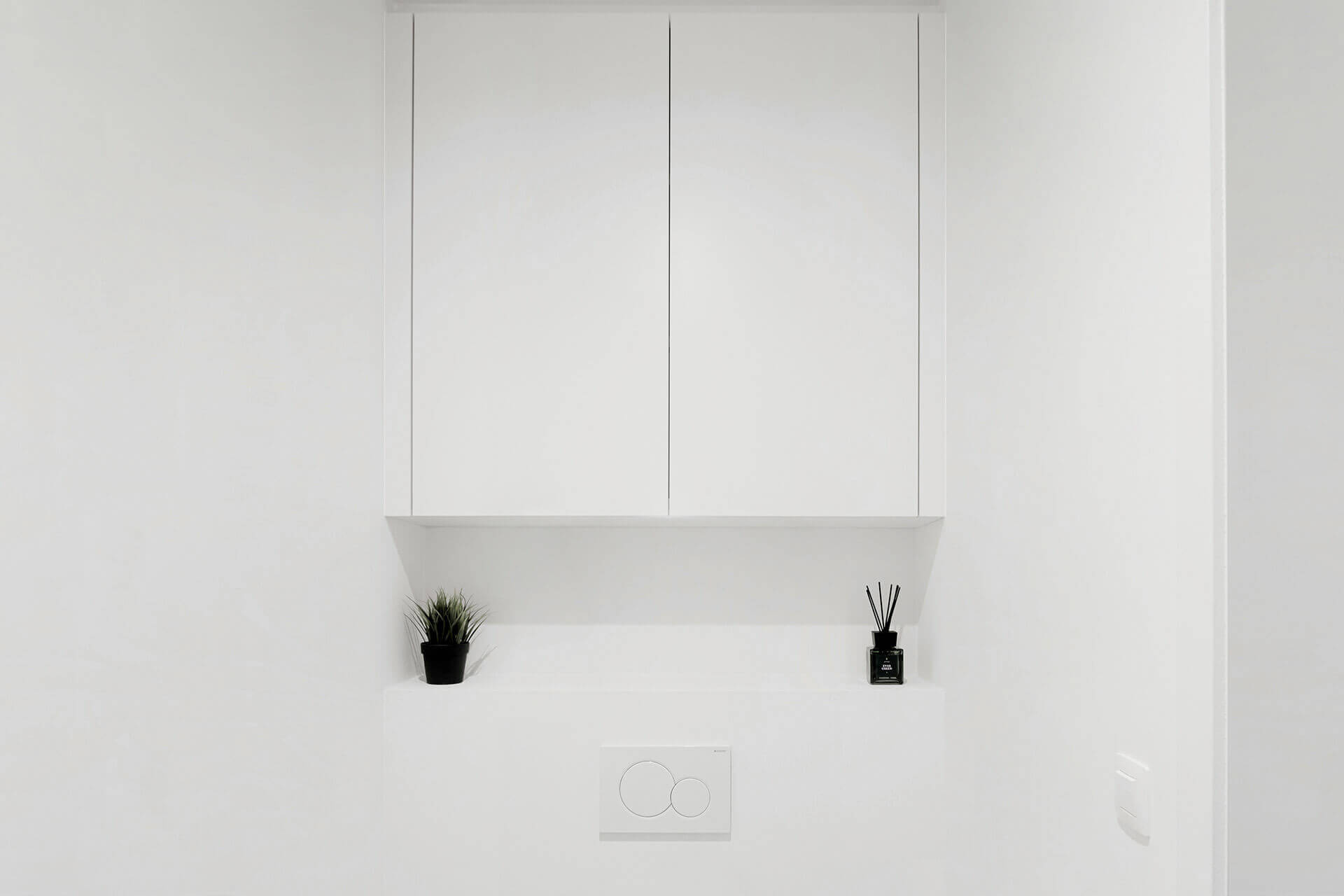 Custom ceiling cabinet in the toilet in the color Front White