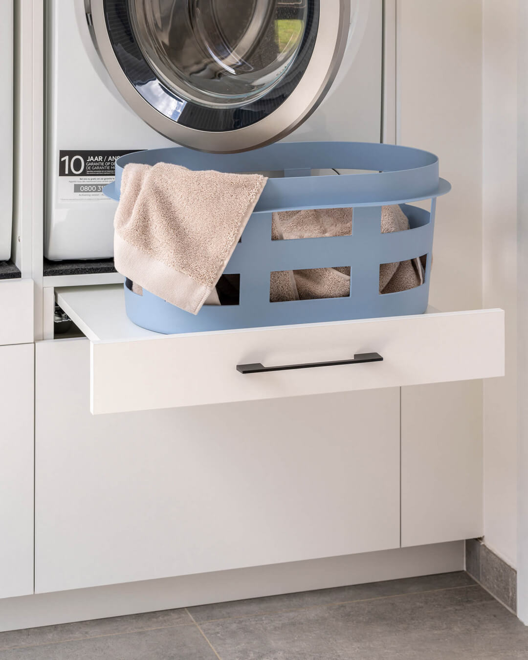 Pull-out shelf in a custom-made washing machine cabinet