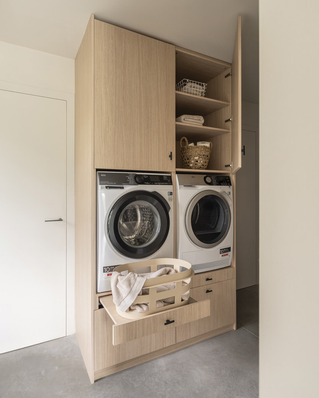 Buanderie sur mesure pour votre lave-linge en finition Atlas Oak