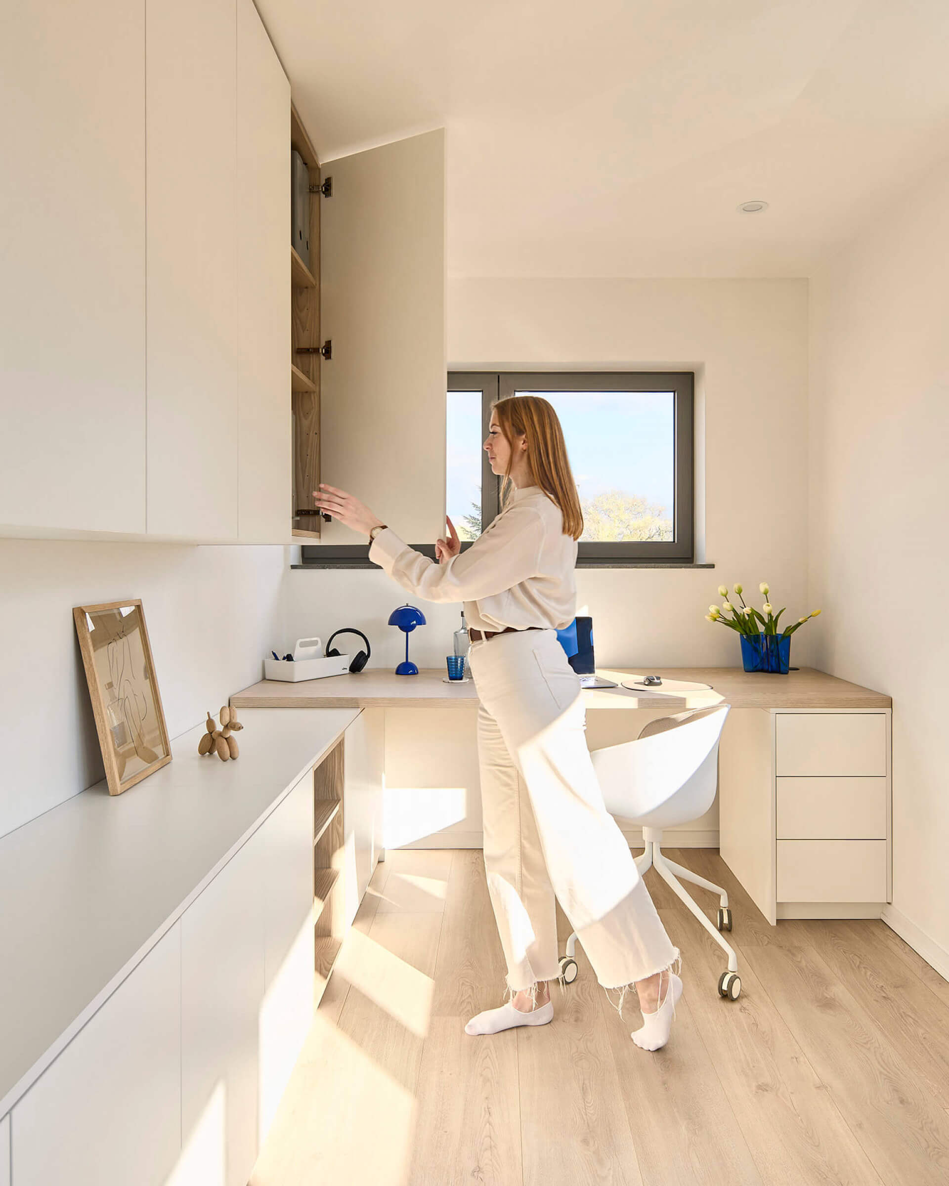 Custom hanging cabinet in a desk in the color Front White