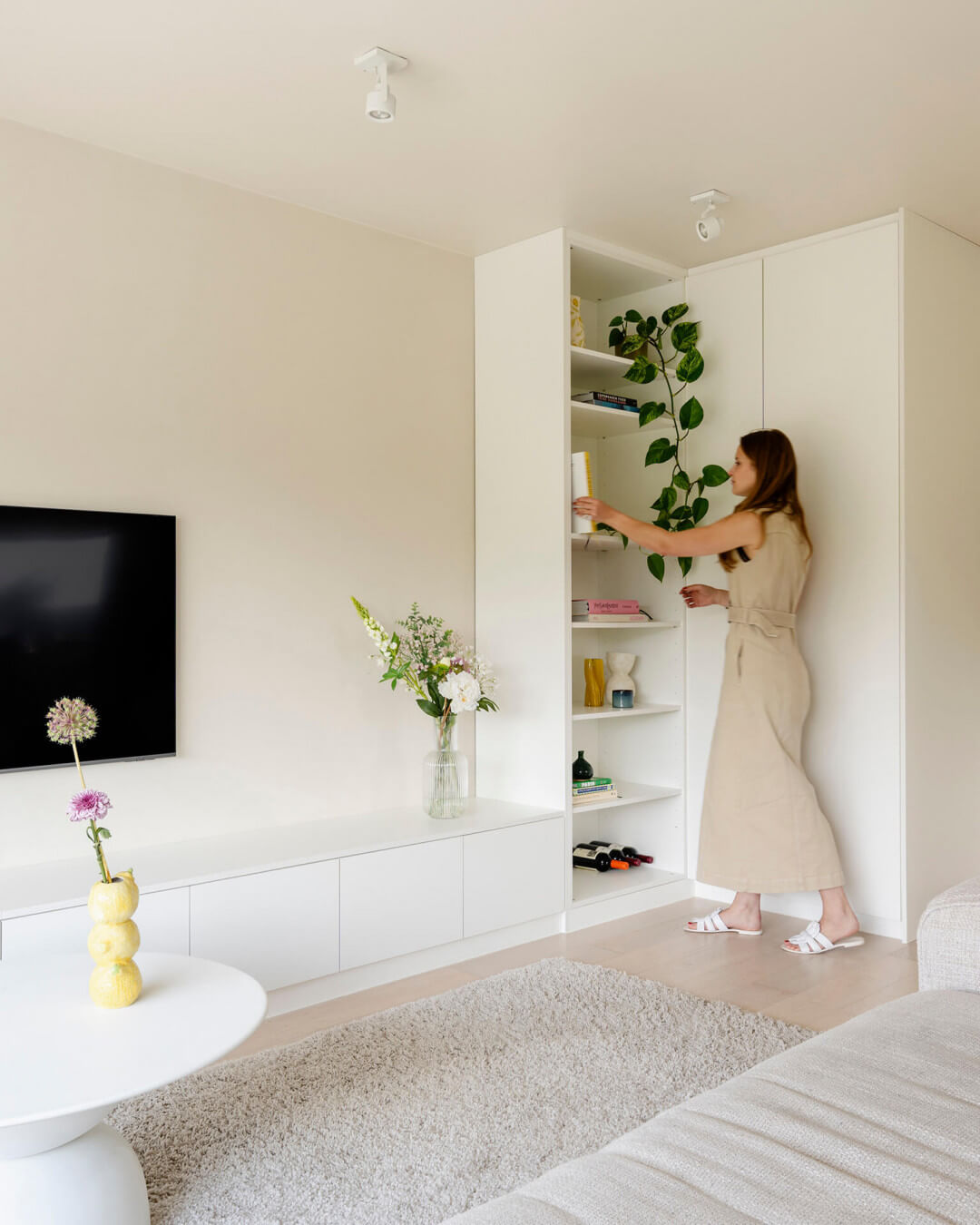 TV cabinet with corner unit in the stylish color Front White