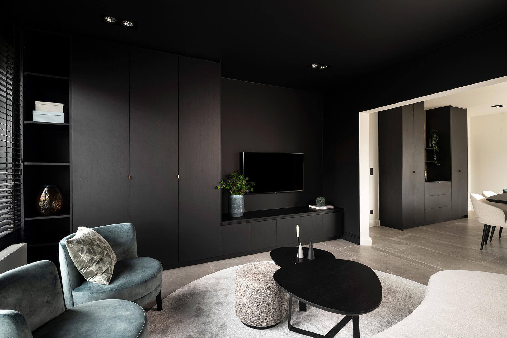 Living room with customised wall combination in Elegant Black 