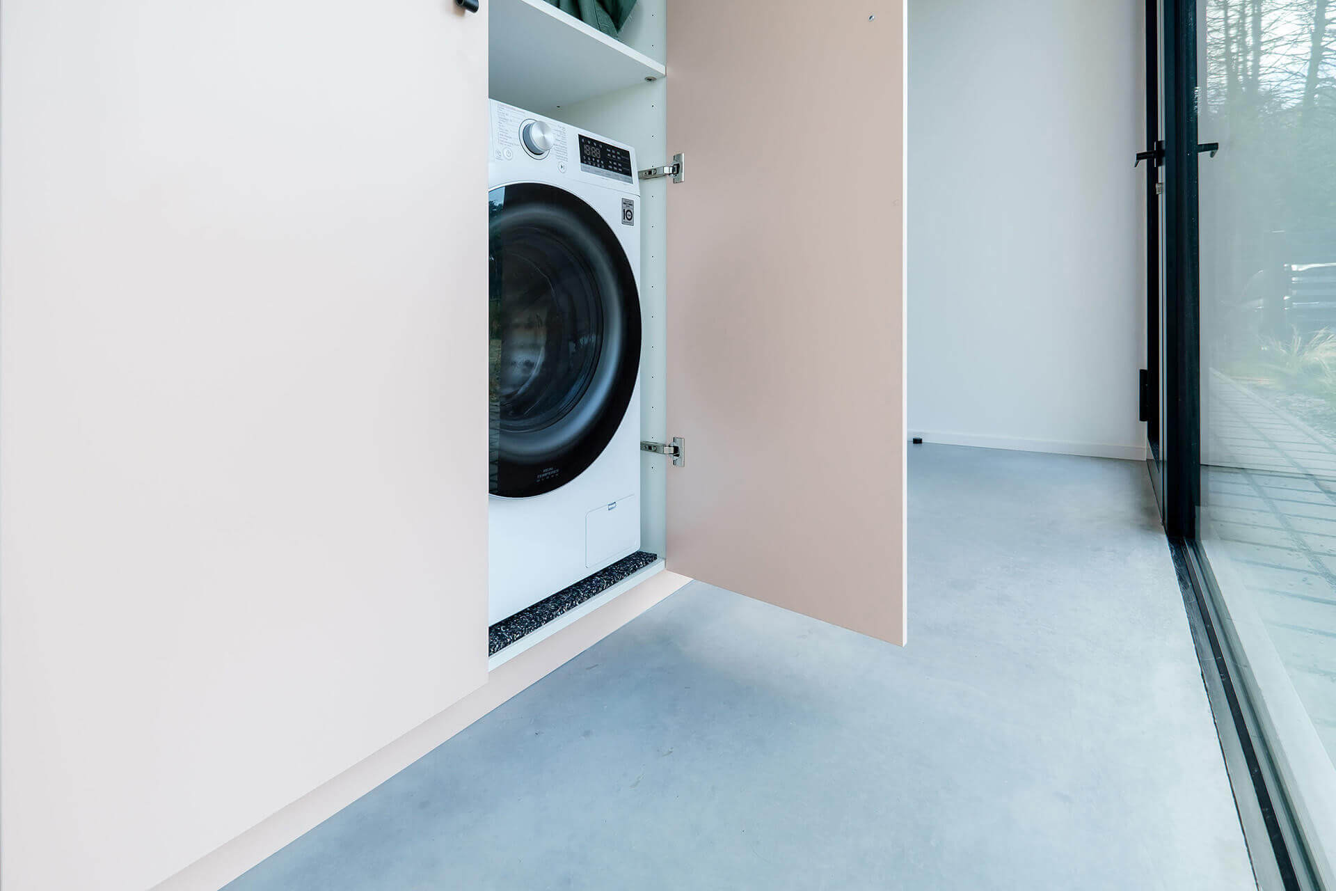 Tailor-made storage unit for washing machines in a modern house
