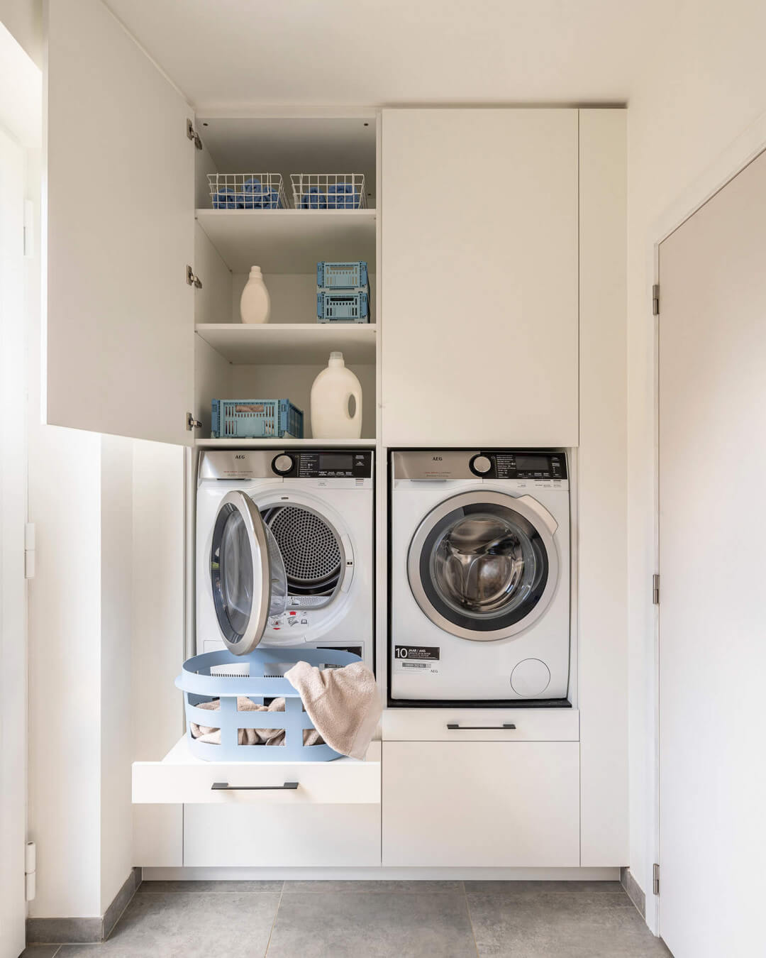 Custom washing machine cabinet in the color Front White