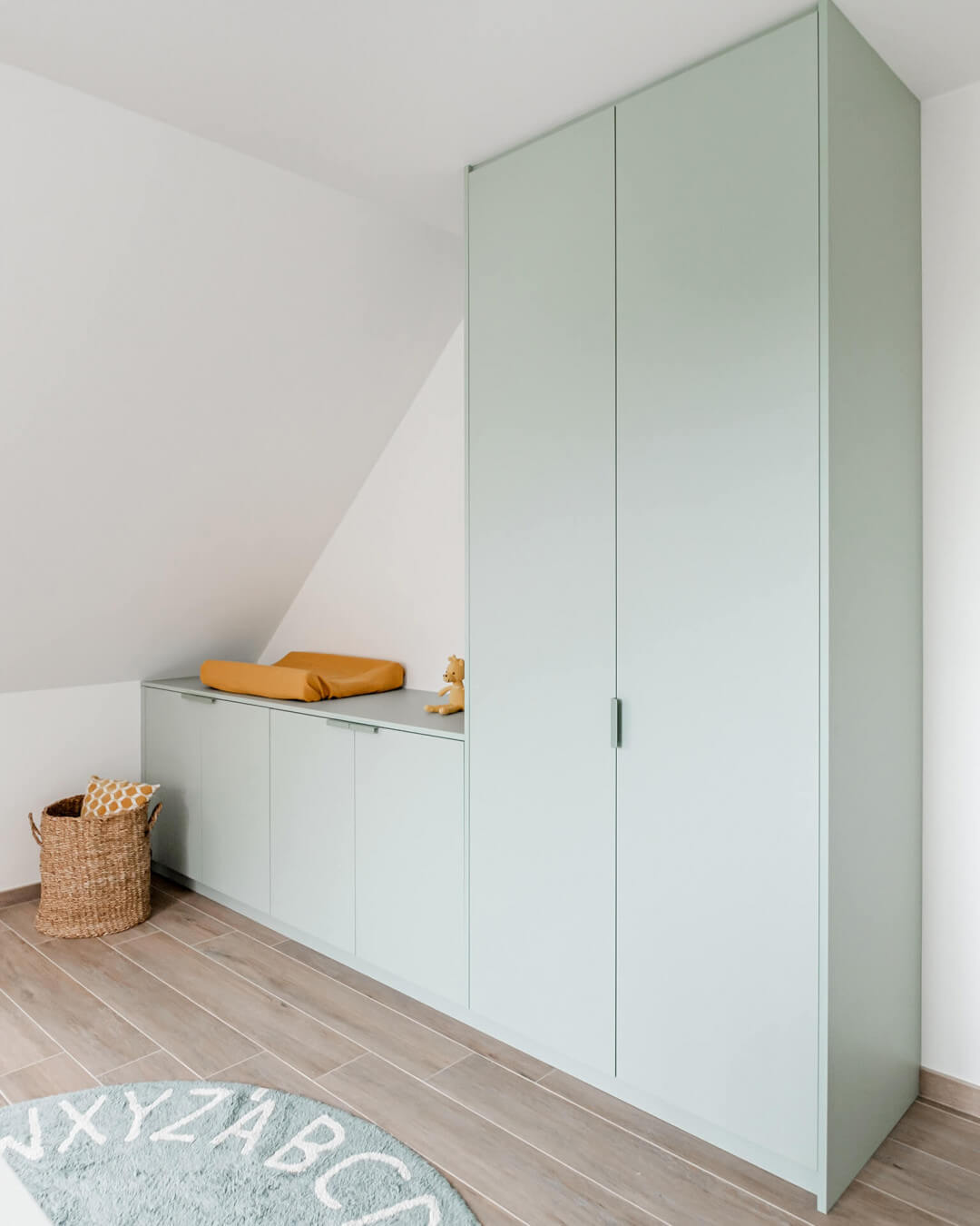 Wall combination wardrobe in baby room in Industrial Green from Maatkasten Online.