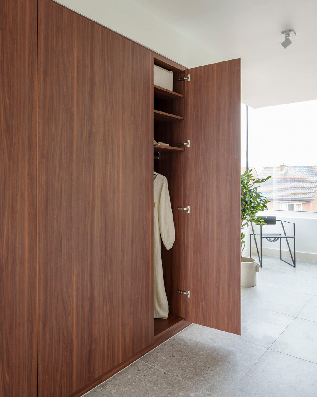 Wardrobe doors fitted with high-quality Blum hinges.