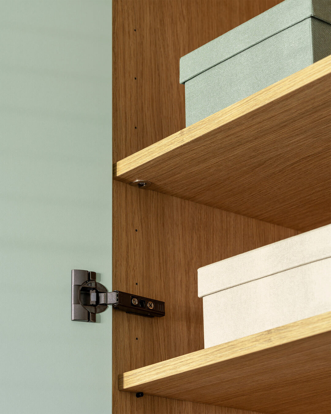 Wooden shelves in a wardrobe by Maatkasten Online