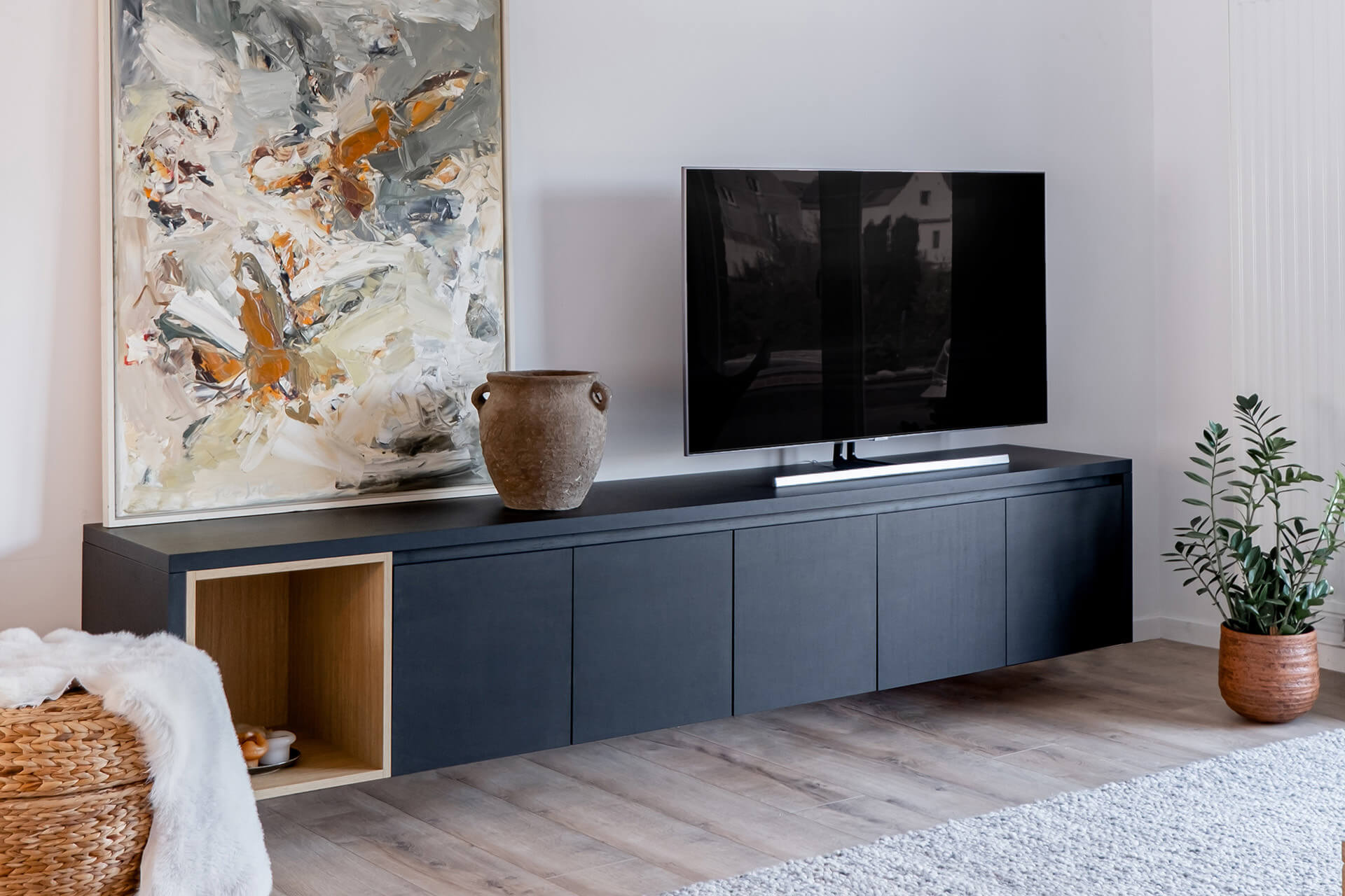 Made-to-measure floating TV unit in black and wood