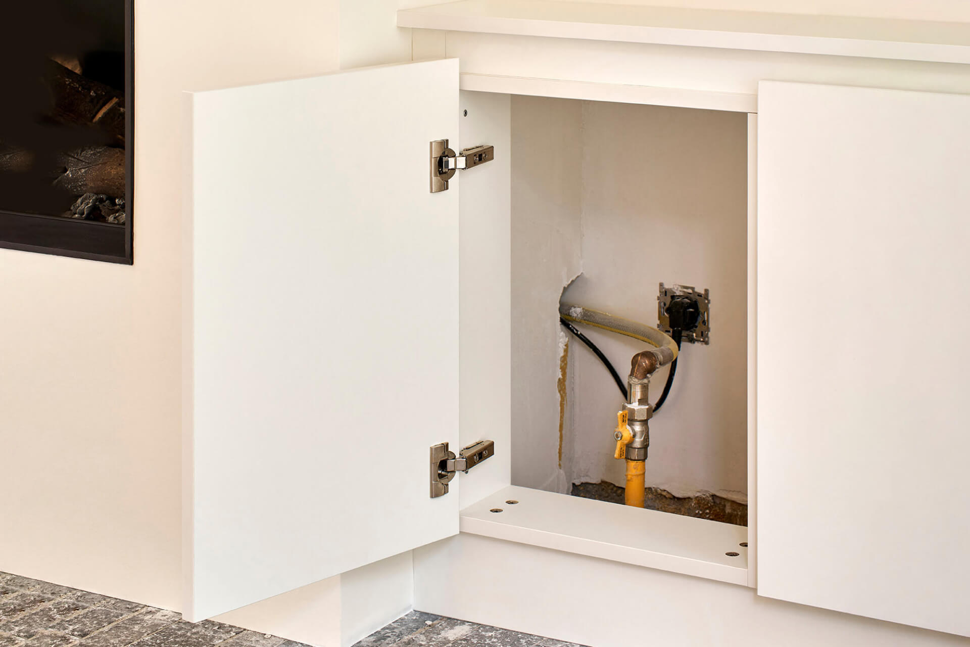 armoire cache tableau électrique  pour tuyaux de chauffage au gaz