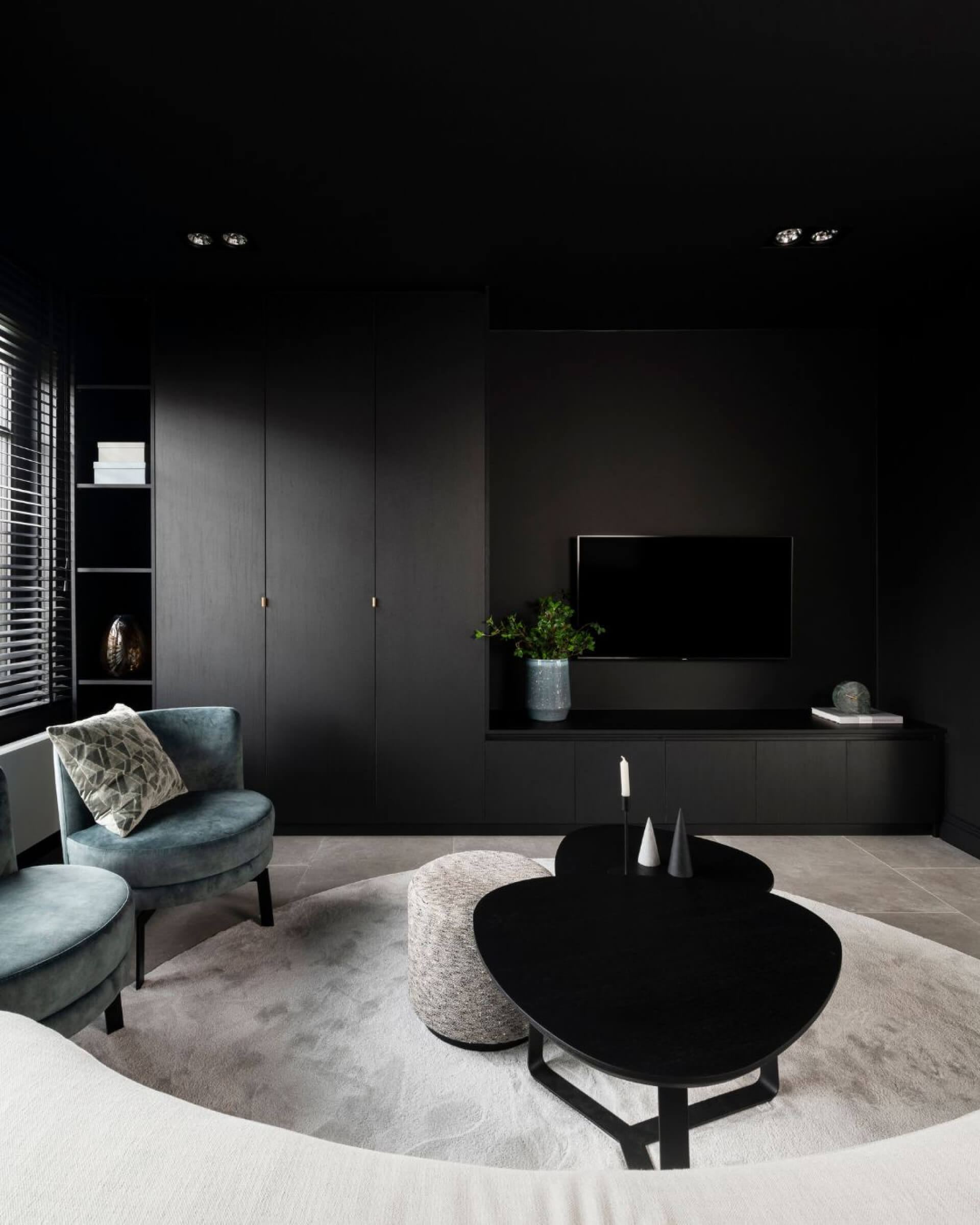 Customised TV cabinet in the color Elegant Black