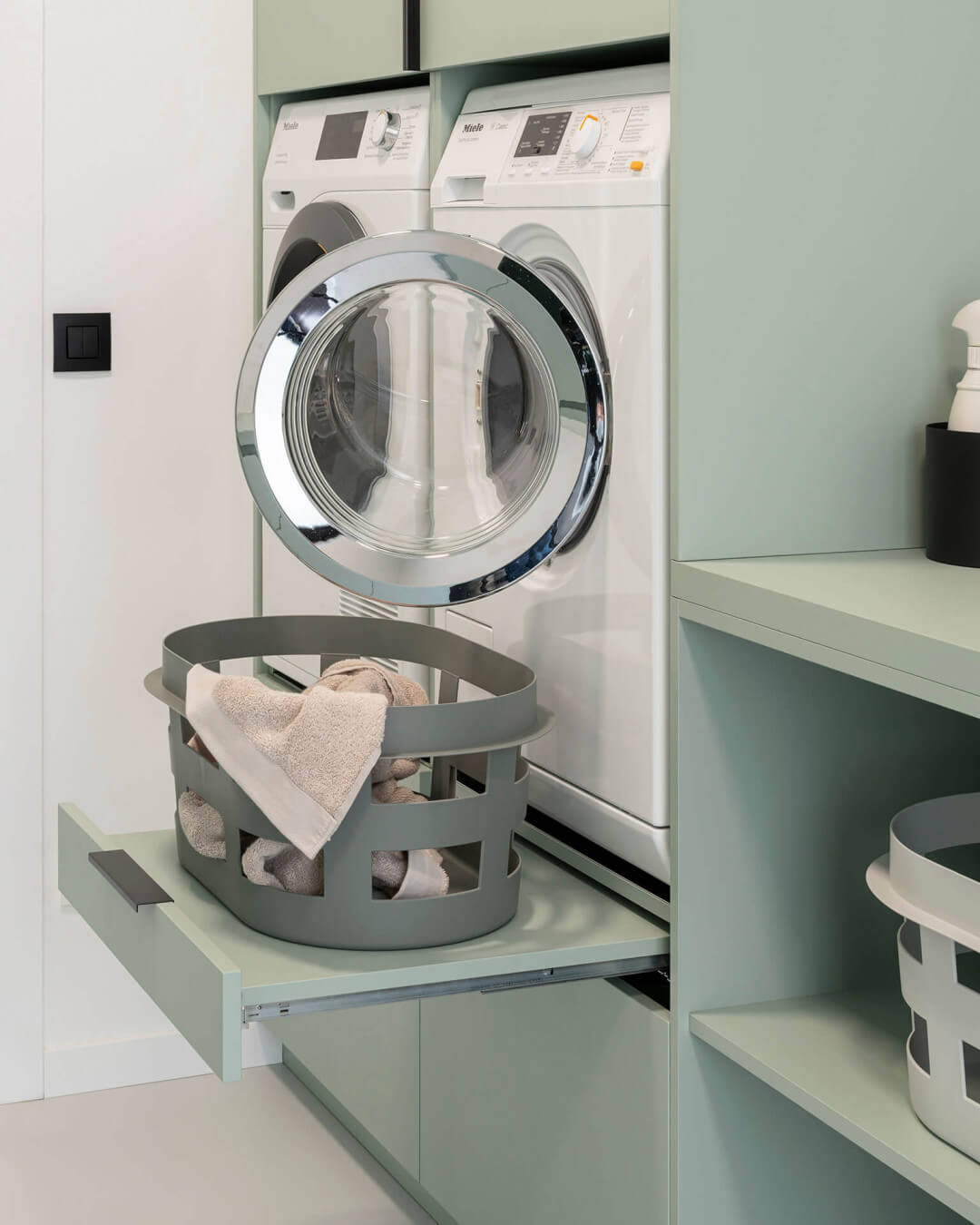 Pull-out tray for the laundry cabinet 