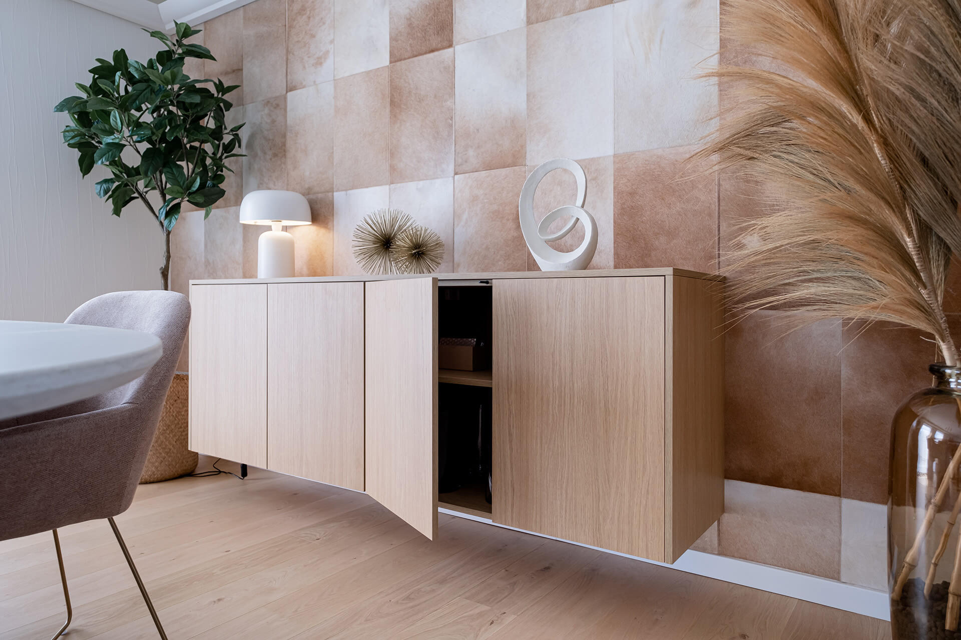 Bespoke oak floating chest of drawers for the living room in the colour Essential Oak Natural, from maatkastenonline